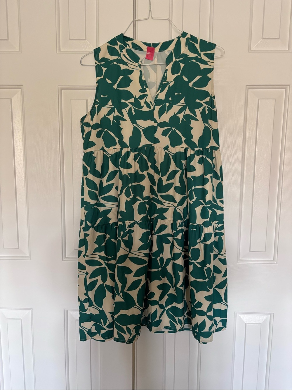 Sleeveless Green Leaf Print Tiered Dress from SHEIN. Size XL